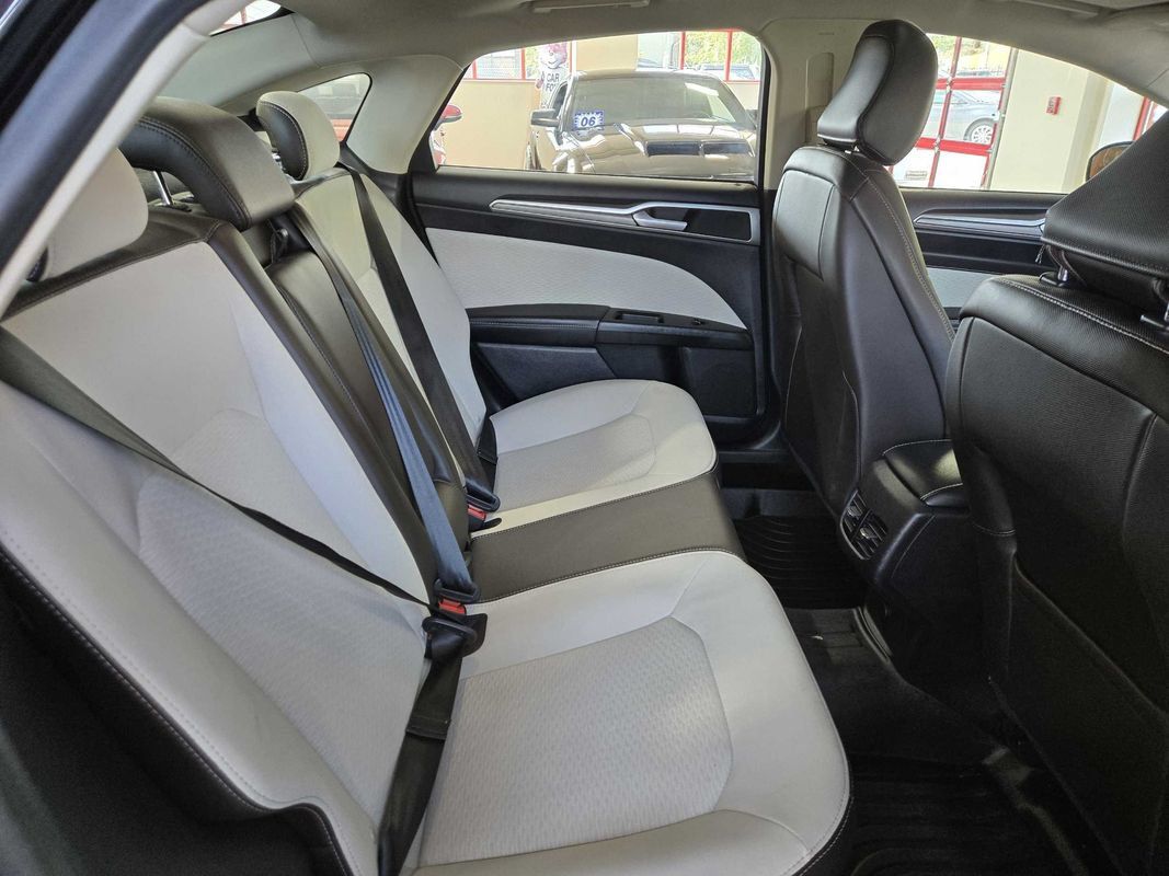 Used 2020 Ford Fusion SE w/ Equipment Group 151A FWD image 22