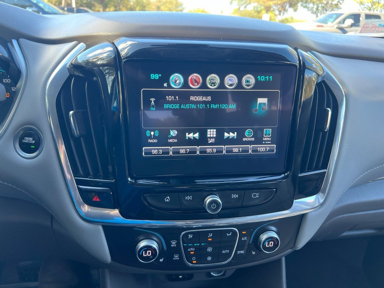 Used 2018 Chevrolet Traverse LT FWD image 18