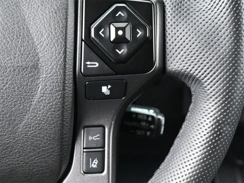 Used 2022 Toyota Tacoma TRD Sport image 7