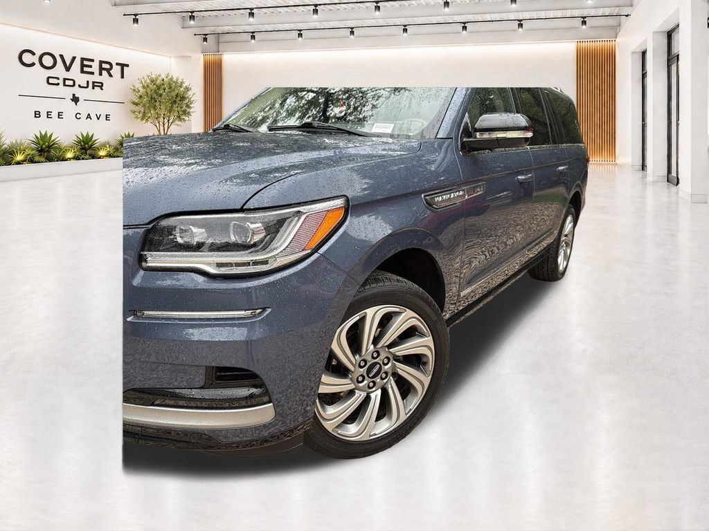 Used 2022 Lincoln Navigator L Reserve RWD image 12