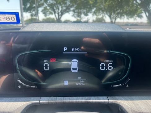 Used 2024 Kia Telluride EX w/ EX Captain's Chair Package AWD/4WD image 5