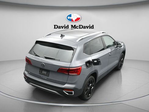 Used 2023 Volkswagen Taos SE w/ Panoramic Sunroof Package FWD image 40
