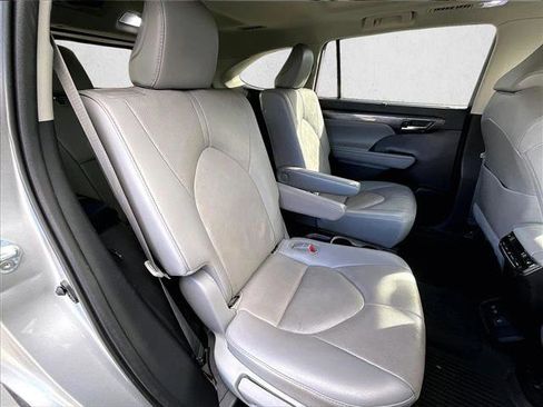 Used 2021 Toyota Highlander Platinum image 29