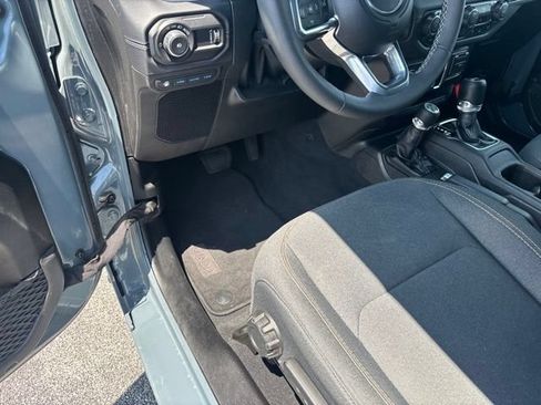 Used 2025 Jeep Wrangler Unlimited Sahara w/ Safety Group AWD/4WD image 16