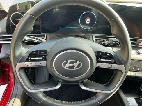Used 2025 Hyundai Elantra Limited FWD image 13