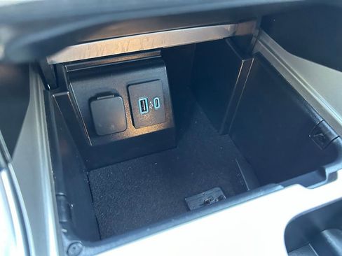 Used 2023 Ford Explorer XLT w/ Equipment Group 202A RWD image 32
