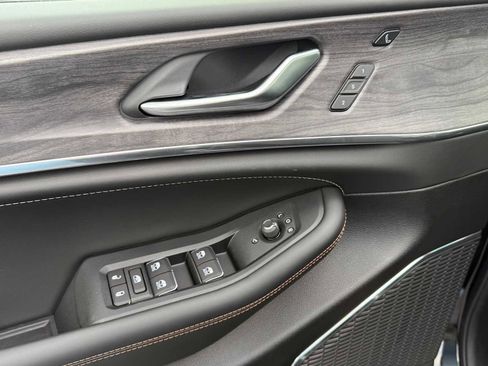 New 2025 Jeep Grand Cherokee Overland w/ Luxury Tech Group IV image 7