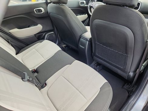 Used 2022 Hyundai Venue SEL image 15