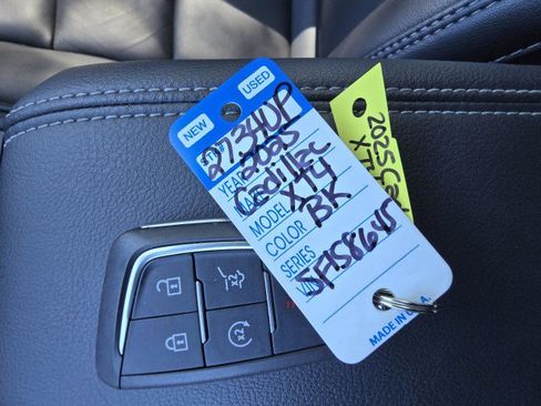 Used 2025 Cadillac XT4 Premium Luxury image 28