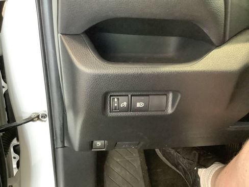 Used 2022 Toyota RAV4 LE AWD/4WD image 26
