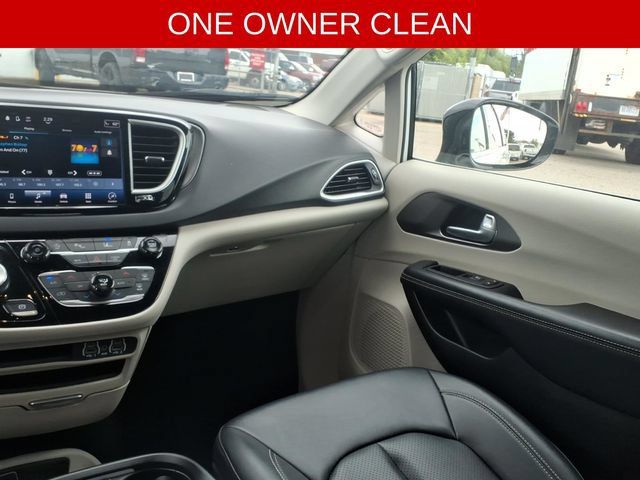 Used 2024 Chrysler Pacifica Touring-L FWD image 13