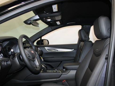 New 2026 Cadillac XT5 Luxury image 6