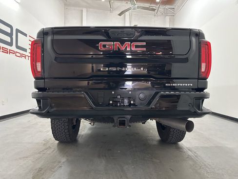 Used 2021 GMC Sierra 2500 Denali w/ Denali Black Diamond Edition image 14