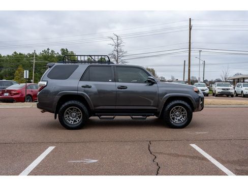 Used 2020 Toyota 4Runner Venture w/ Moonroof Package image 4