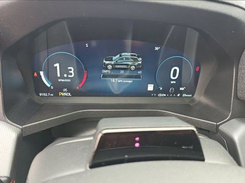 Used 2025 Ford Explorer ST-Line w/ Premium Package image 13