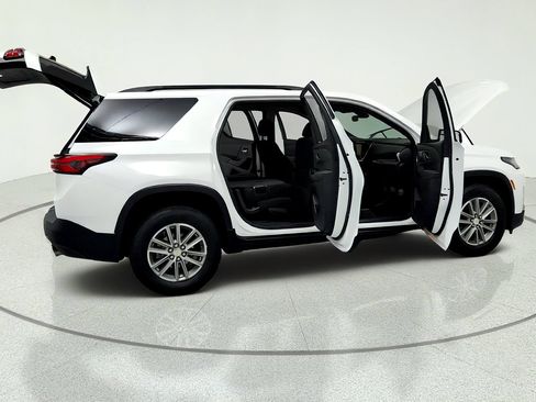 Certified 2023 Chevrolet Traverse LT FWD image 13