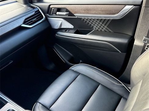 Used 2025 GMC Acadia Denali w/ Super Cruise Package image 15