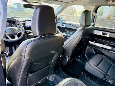 Used 2022 Ford Explorer Limited w/ Equipment Group 301A image 12