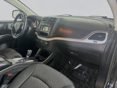 Used 2018 Dodge Journey SE image 26