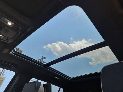 New 2025 Chevrolet Suburban Premier image 17