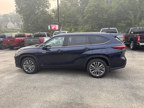 Used 2021 Toyota Highlander Platinum AWD/4WD image 3