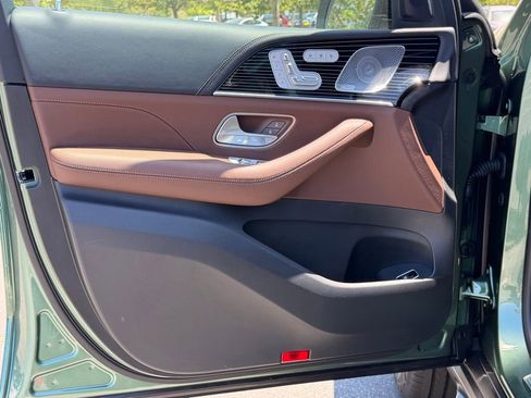 New 2026 Mercedes-Benz GLS 580 4MATIC image 16
