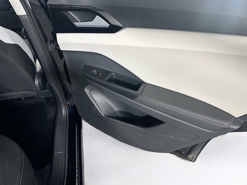 Used 2025 Volkswagen Taos S image 28