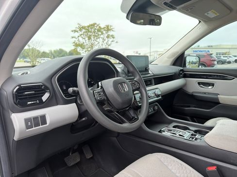 Certified 2024 Honda Pilot LX image 15