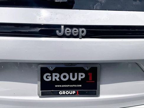 Used 2025 Jeep Grand Cherokee Laredo X RWD image 33