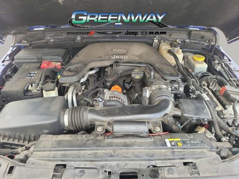 Used 2018 Jeep Wrangler Unlimited Sahara AWD/4WD image 6