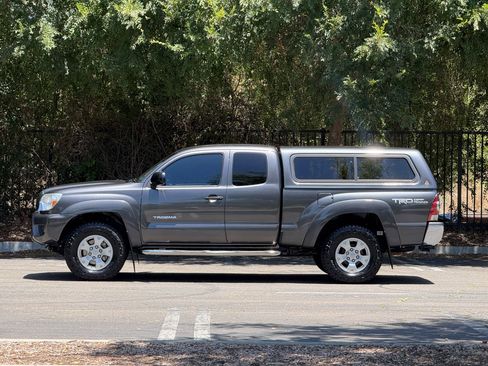 Used 2013 Toyota Tacoma PreRunner w/ TRD Off-Road Pkg RWD image 2