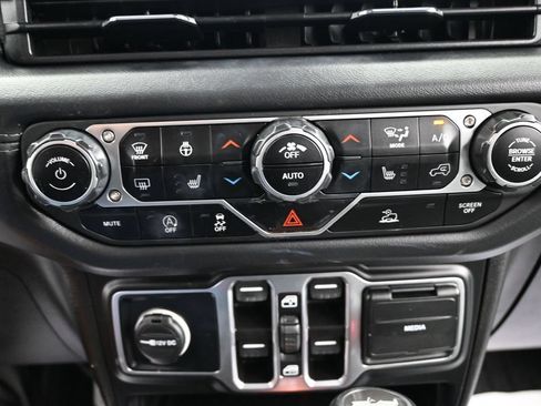 Used 2024 Jeep Wrangler Unlimited Sahara w/ Technology Group AWD/4WD image 12