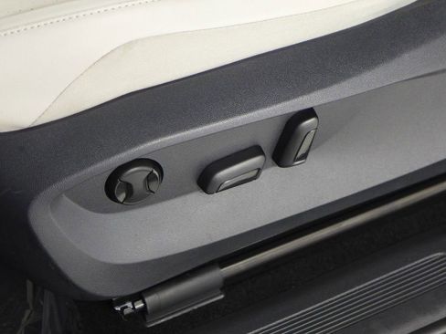 Used 2022 Volkswagen Tiguan SE image 20