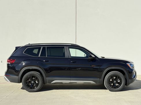 New 2026 Volkswagen Atlas Peak Edition image 3