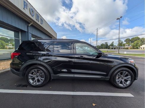 Certified 2023 Ford Explorer XLT w/ Equipment Group 202A RWD image 4