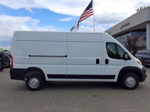 Used 2026 RAM ProMaster 2500 w/ Convenience Group FWD image 32