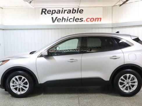 Used 2020 Ford Escape SE image 1