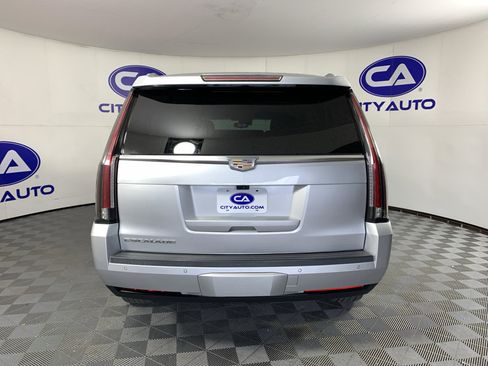 Used 2019 Cadillac Escalade Luxury image 4