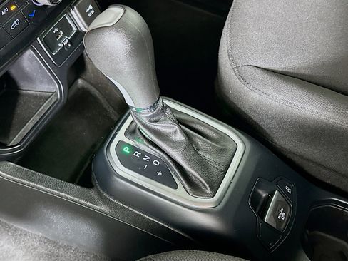 Used 2018 Jeep Renegade Latitude image 23