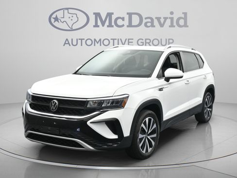 Used 2023 Volkswagen Taos SE FWD image 4