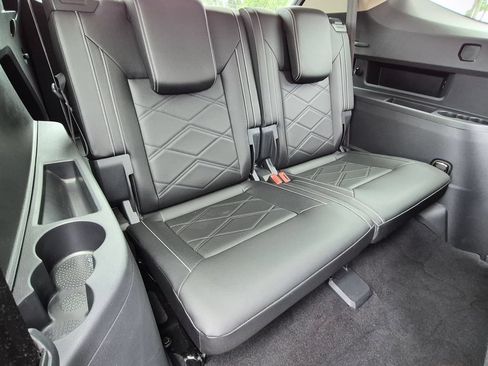 Used 2025 Volkswagen Atlas SE FWD image 30