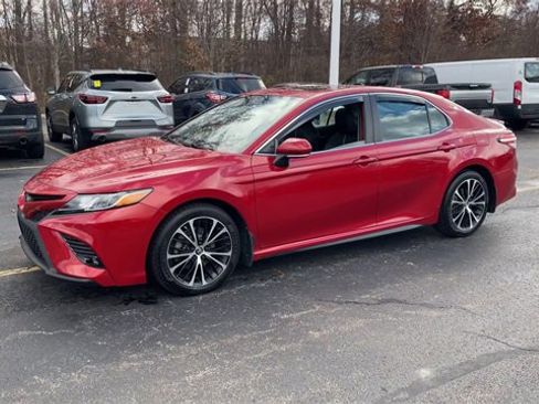 Used 2020 Toyota Camry SE image 4