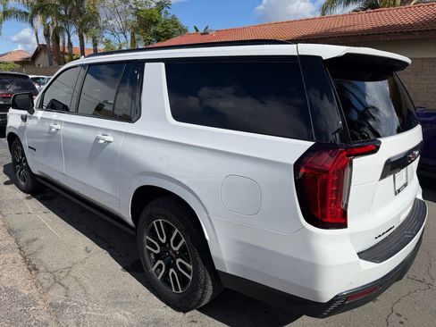 Used 2024 GMC Yukon XL AT4 w/ AT4 Premium Plus Package AWD/4WD image 12