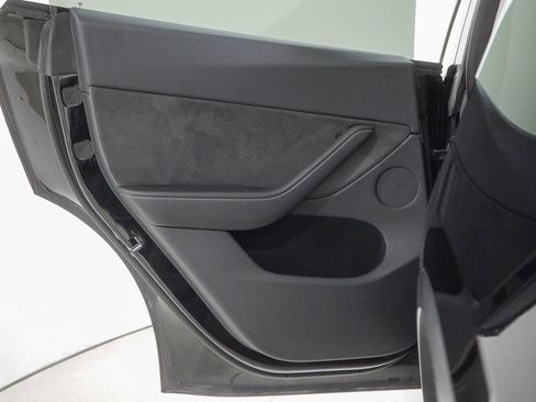 Used 2024 Tesla Model Y Long Range AWD/4WD image 39
