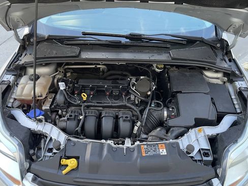 Used 2014 Ford Focus SE w/ SE Winter Package FWD image 24