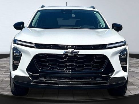 Used 2025 Chevrolet Trax ACTIV w/ Sunroof Package FWD image 2