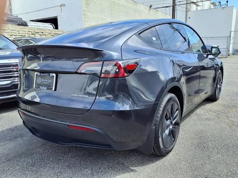 Used 2025 Tesla Model Y Long Range AWD/4WD image 18