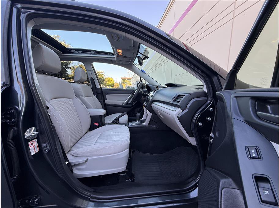 Used 2015 Subaru Forester 2.5i Premium w/ All-Weather Package AWD/4WD image 22