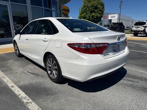 Used 2015 Toyota Camry XLE w/ Convenience Package FWD image 3