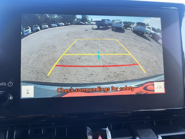 Used 2025 Toyota Corolla Cross XLE FWD image 16